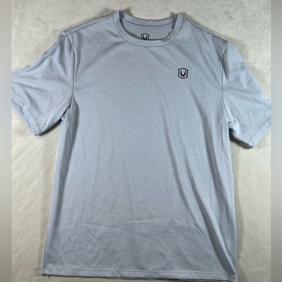 Men’s REDSAND Size Medium Light Blue Short Sleeve Performance Shirt - Picture 2 of 8